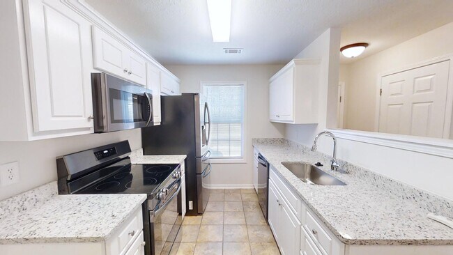 Building Photo - 606 Mickelson Way