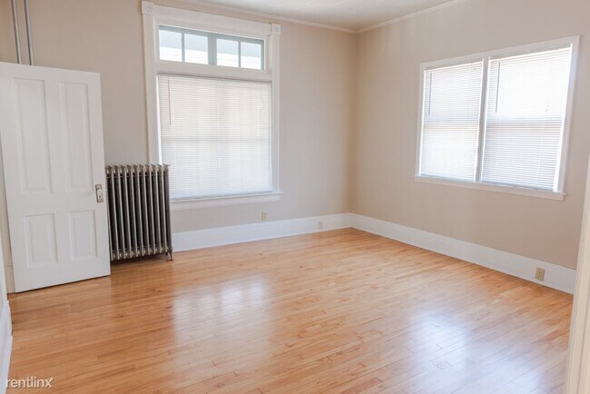 Foto del edificio - 3 br, 1.5 bath House - 410 Baker Street W