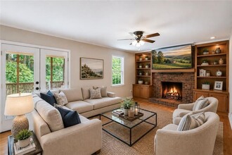 Building Photo - 435 Stonebridge Dr