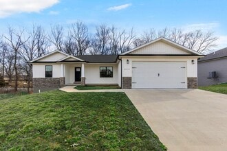 Building Photo - 524 Old Poplar Rd