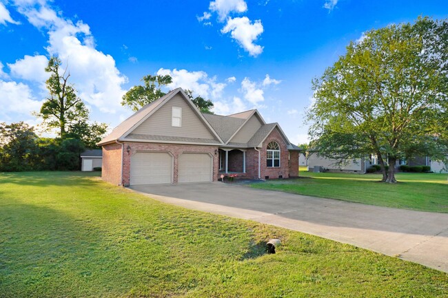 Foto del edificio - Spacious BRICK HOME in Goldsboro - 3 BR, 2...