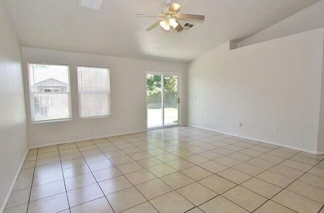 Building Photo - Clean Single-Level Home in Charter Pointe