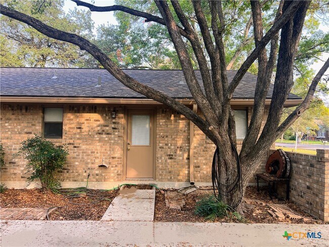 Foto del edificio - 624 E Elm St