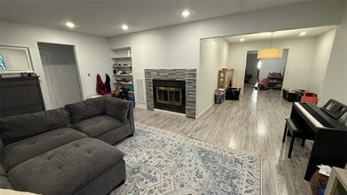 Building Photo - 4617 Oleander St