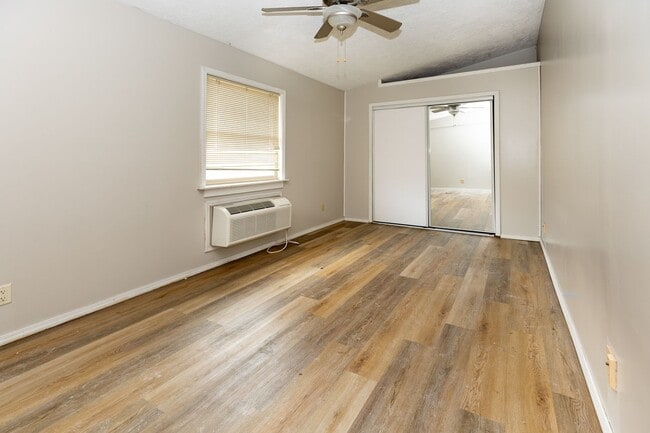 Foto del edificio - Charming 3-bedroom, 1.5-bathroom house in Normal