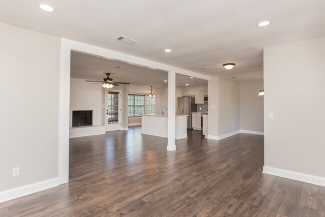 Foto del edificio - 8238 Li Fair Dr