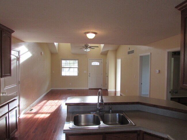 Building Photo - 403 North St