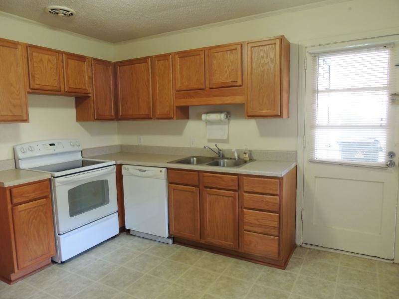Building Photo - 809 Trail One