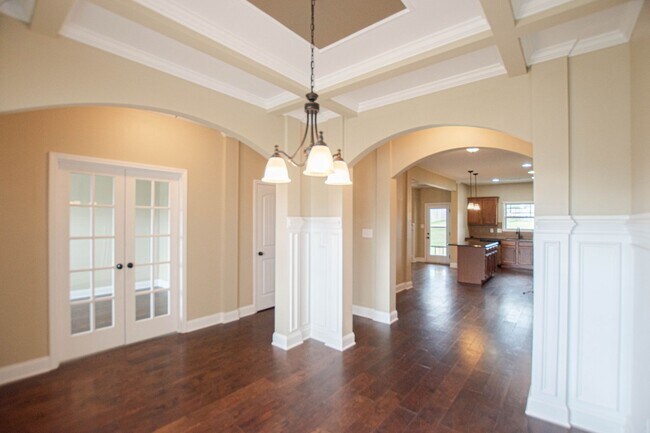 Building Photo - Pet Friendly Four Bedroom with Bonus!
