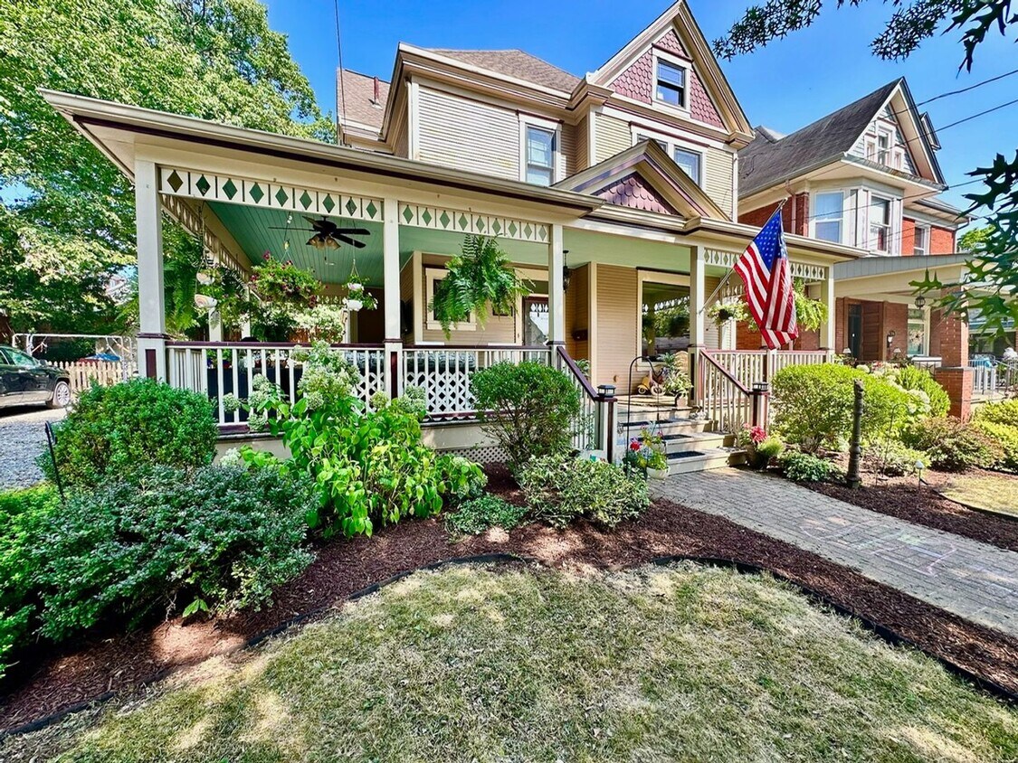 Foto principal - 516 Fourth Street 1.2 miles to CC, 4 Bed 2...