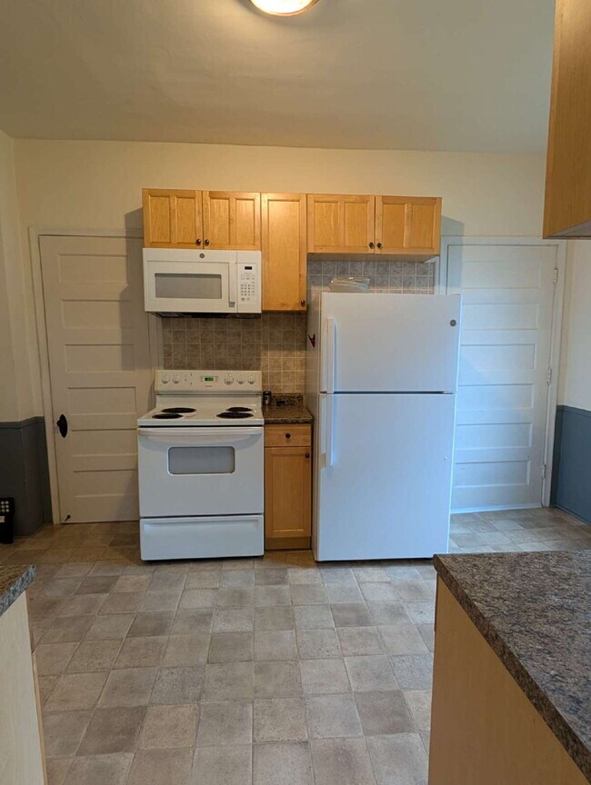 Foto del edificio - Bright & Charming 3BR With Garage Included In NE Minneapolis