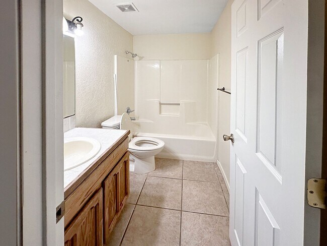 Building Photo - 4135 N Apodaca St