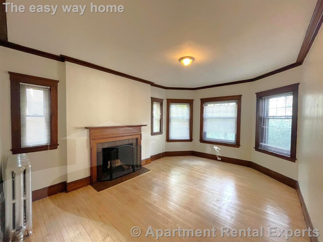 Primary Photo - 5 Linnaean St