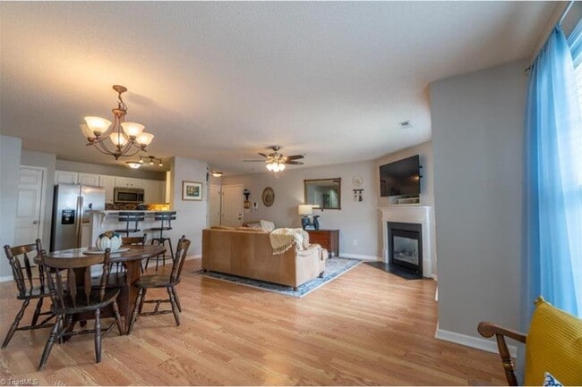 Foto del edificio - 4320 Cedarcroft Ct