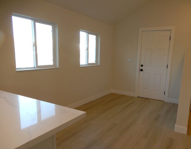 Foto del edificio - REDUCED!!!