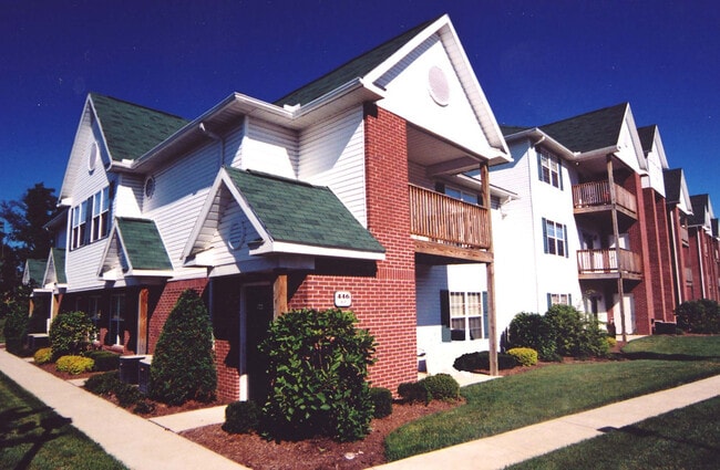 Building Photo - Highlands of Heritage Woods