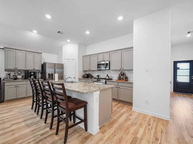 Building Photo - 6210 Glenwick Park Rd