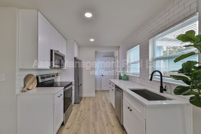 Foto del edificio - 875 53rd Terrace N