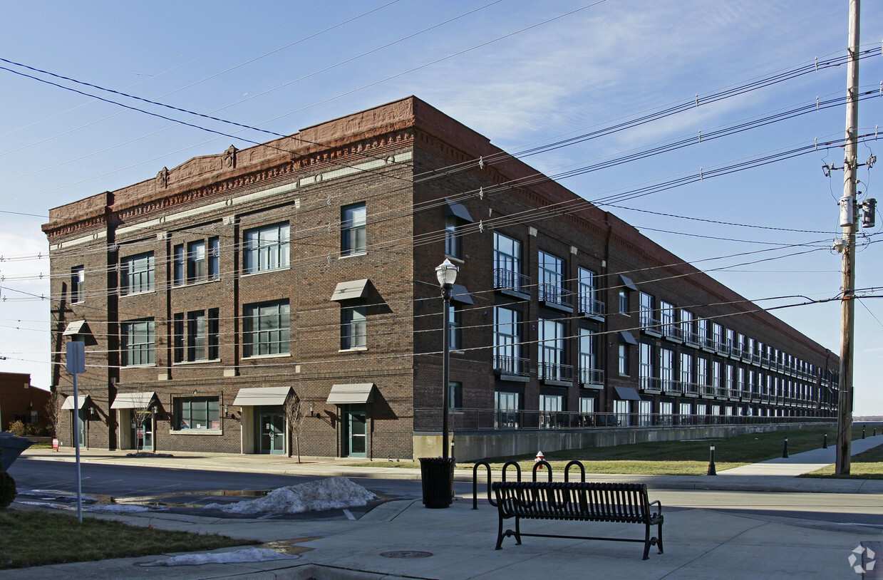 Primary Photo - Chesapeake Lofts