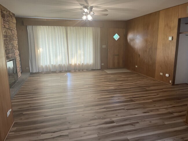 Building Photo - 425 Home Edition Dr