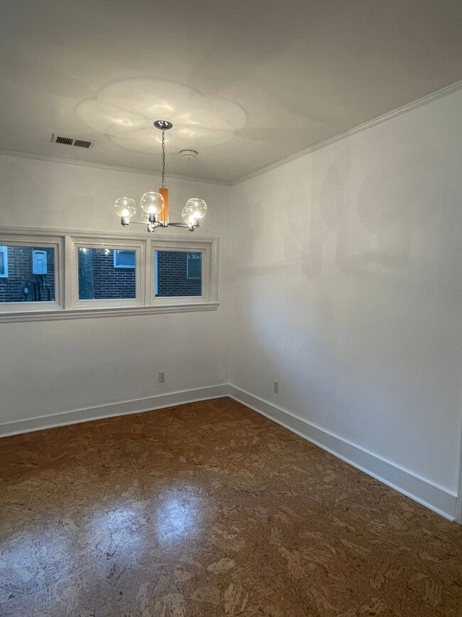 Building Photo - Charming West Ashley Bungalow!!!