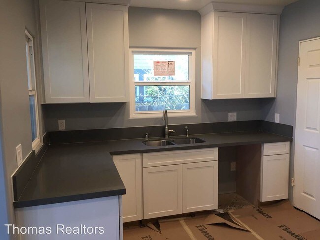 Building Photo - 3329-3329 Dale St