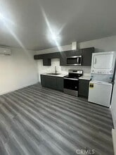 Building Photo - 648 E Cerritos St