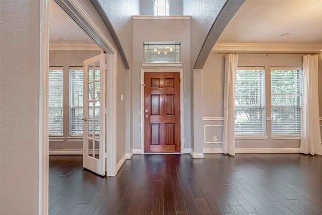 Foto del edificio - 7710 Eastwood Lake Ln