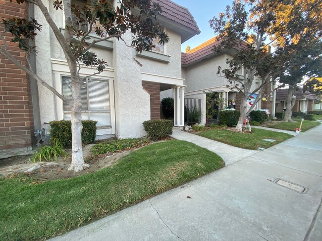 Building Photo - Luxurious 3 Bedroom Cypress Townhouse for ...