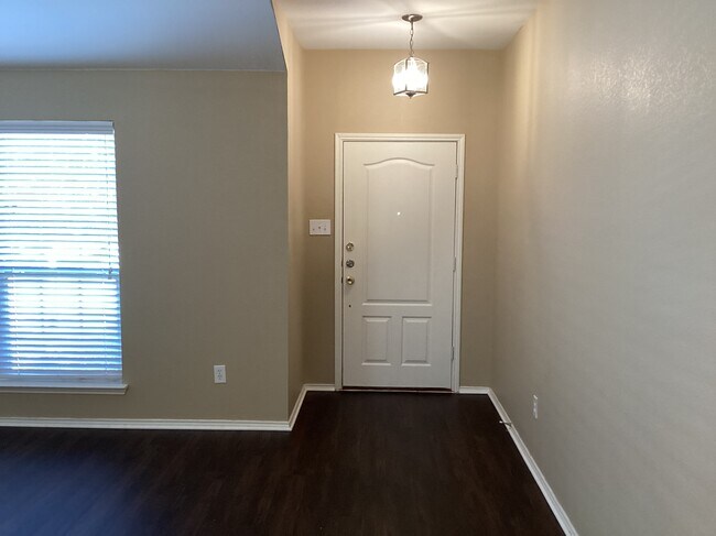 Building Photo - 4841 Kingfisher Lane