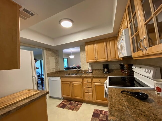 Building Photo - ANNUAL RENTAL - LAKEWOOD 1 BED/1 BATH WITH CARPORT