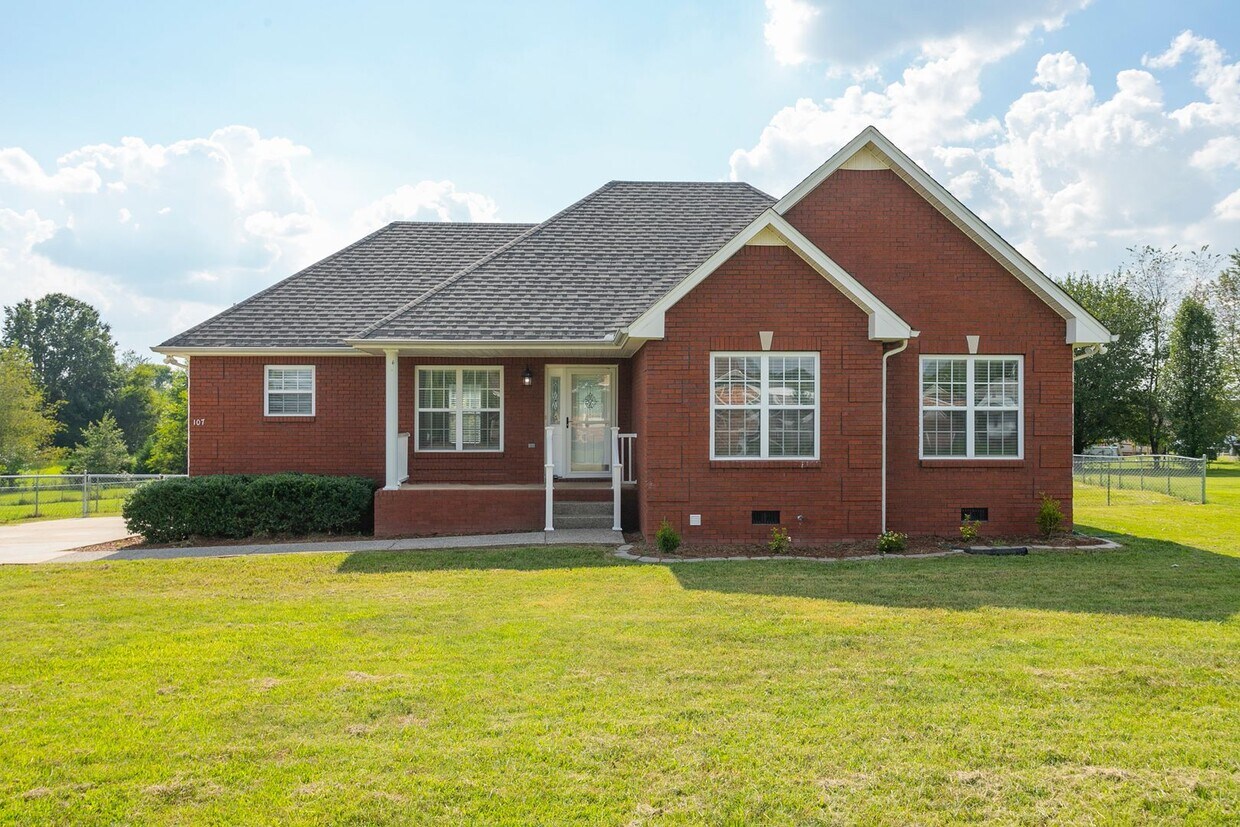 Primary Photo - Beautiful, Renovated 3 Bed- 2 Bath