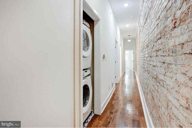 Foto del edificio - 4219 W Girard Ave