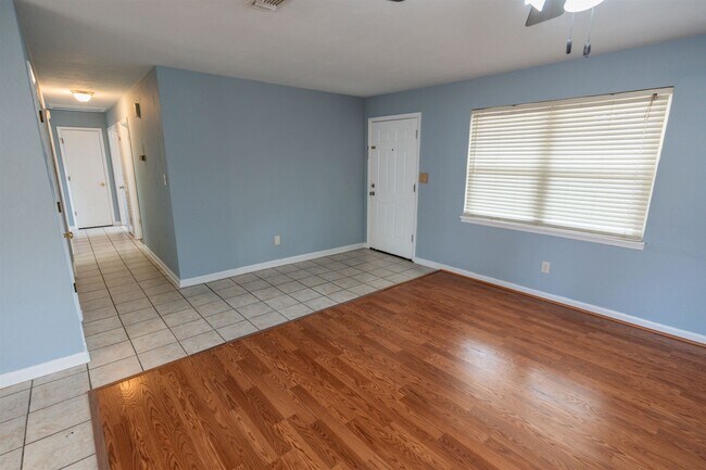 Foto del edificio - 2756 Oak Ridge Rd W