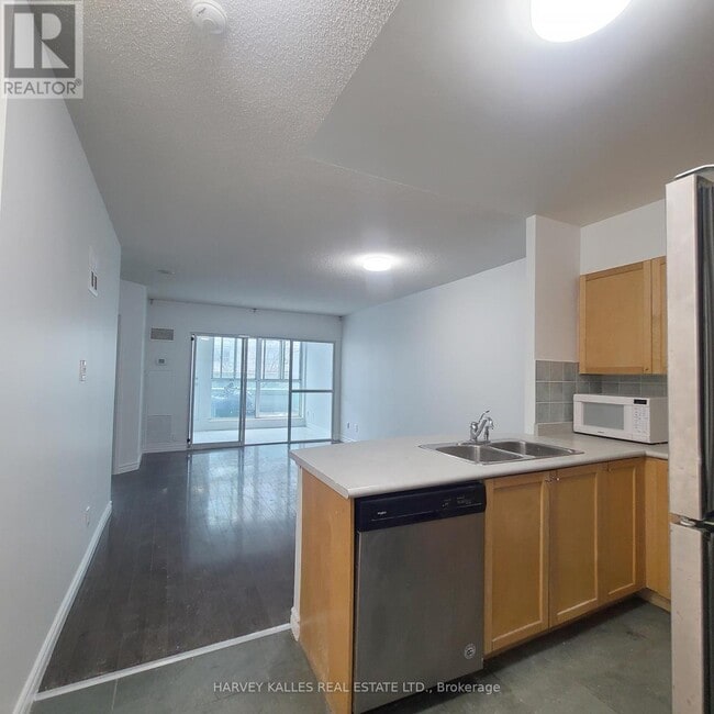 Building Photo - 600 Queens Quay W