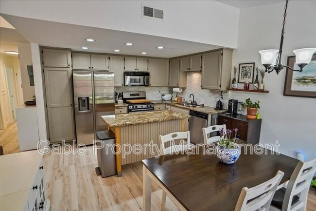 Building Photo - 15732 Rosehaven Ln