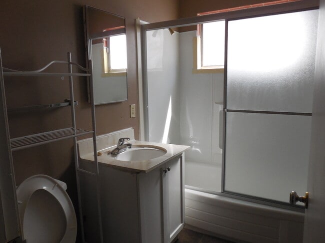 Building Photo - 734 Ohio St