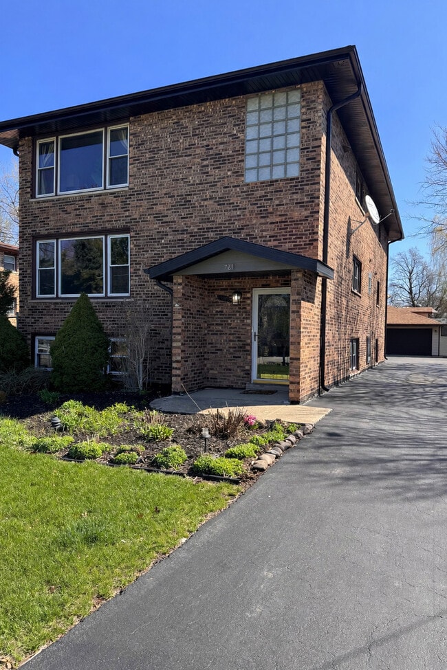 Foto del edificio - 7819 Garden Ln