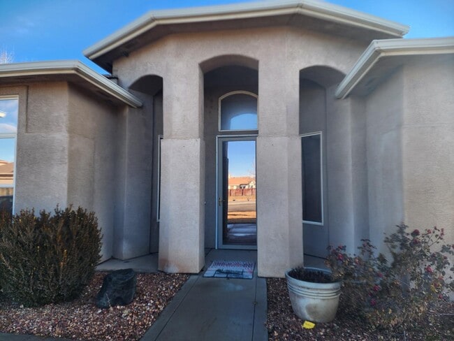 Building Photo - 650 Gemstone Way