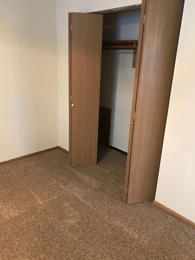 Foto del edificio - Forestview 1 Bedroom Upper Floor