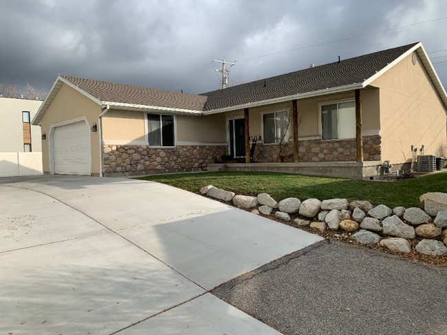 Building Photo - 1642 East Fort Union Blvd