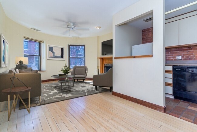 Building Photo - 103 Gainsborough St