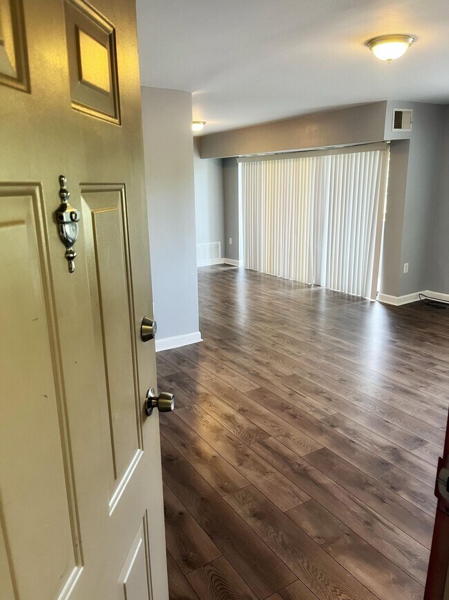 Foto del edificio - 6305 Hil Mar Dr