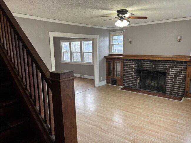 Foto del edificio - 1302 E 12th St