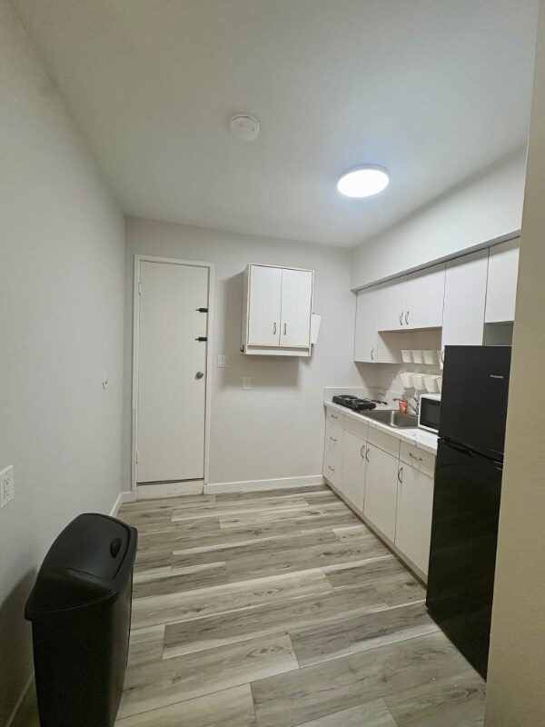 Foto del edificio - 28409 Victoria Rd