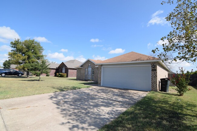 Building Photo - 1901 Basalt Dr