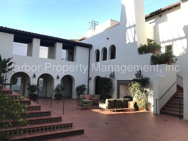 Building Photo - Gorgeous High End Condo
