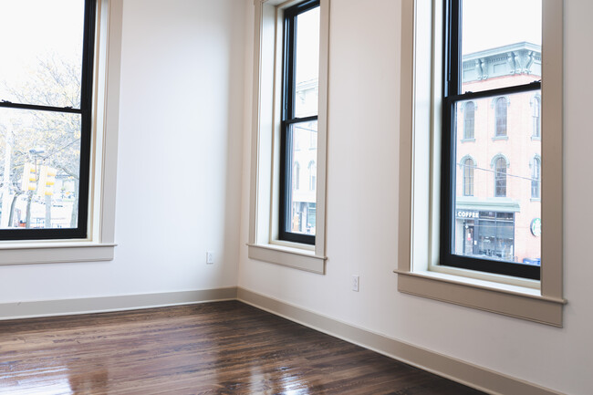 Building Photo - 429 State St