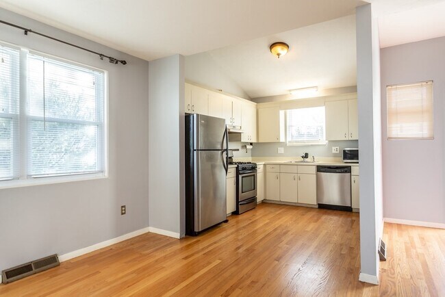 Building Photo - 9 Quincy Way