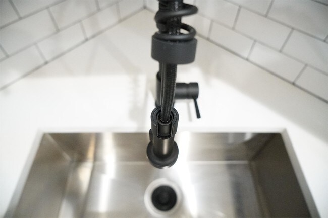 Foto del edificio - 2848 W Barry Ave